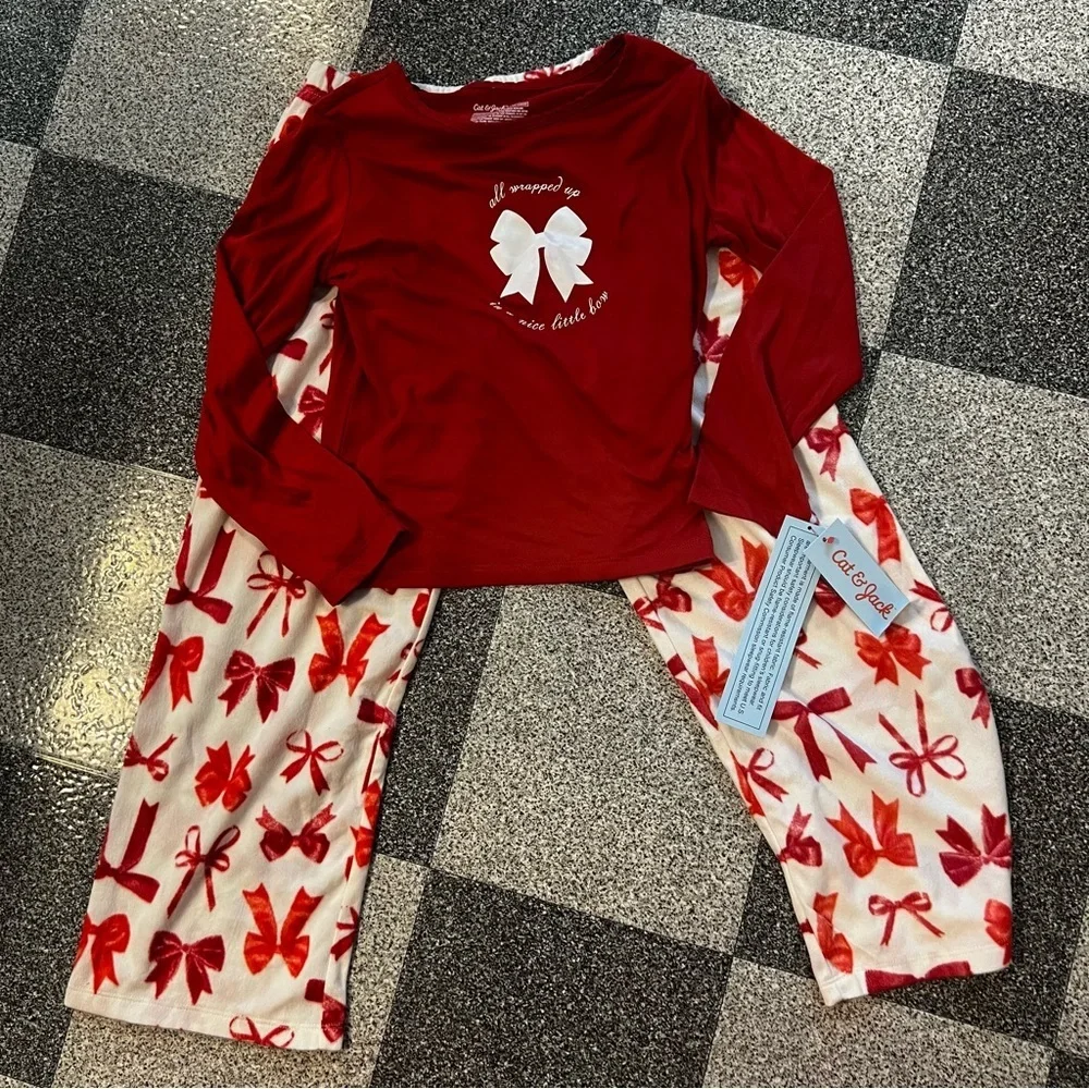 NWT Cat & Jack Holiday Kids Pajama Set Size S(6/7)